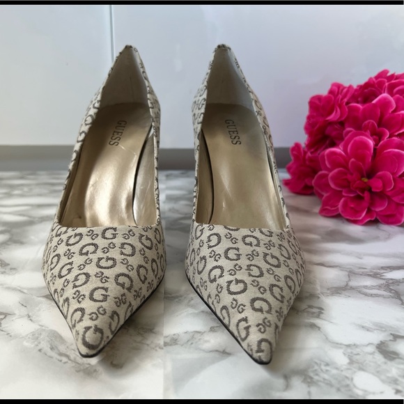 BRAND NEW Pair of GUESS Brown and Tan High-heels Shoes - Picture 5 of 9